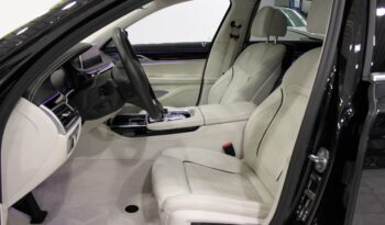 BMW M760Li xDrive Excellence 4×4 (CH) voll